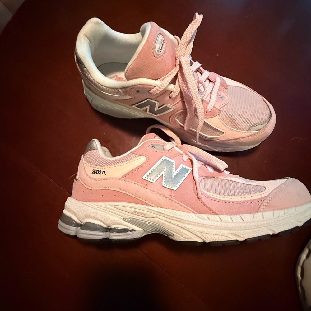NWOT New Balance Pink and White Women's Running Sneakers - Picture 14 of 16